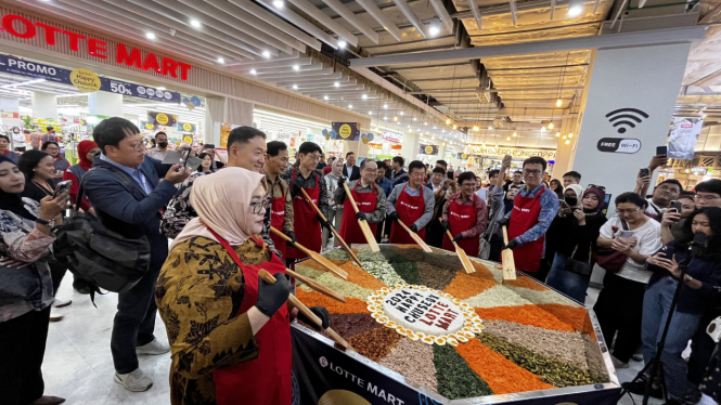 Giant Bibimbap Show, Foto: Isra Berlian