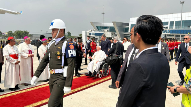 Paus Fransiskus Meninggalkan Indonesia Dan Tiba Di Papua Nugini - Kabargayo