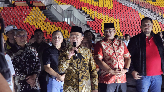 Menko PMK saat berkunjung ke Stadion Harapan Bangsa untuk memantau persiapan pembukaan PON 2024. VIVA/Dani Randi