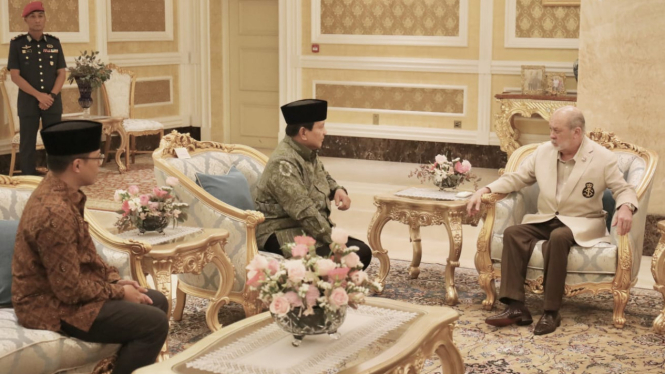 Menteri Pertahanan RI, Prabowo Subianto bertemu dengan Raja Malaysia, Yang Maha Mulia Seri Paduka Baginda Yang Di-Pertuan Agong, Sultan Ibrahim