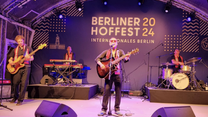 Sandhy Sondoro Saat Tampil di Berliner Hoffest 2024