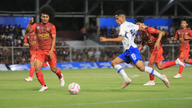 Tim Aceh melawan Sulsel cabor sepakbola PON 2024, di Stadion Dimurthala Banda Aceh. (Dok. Istimewa)