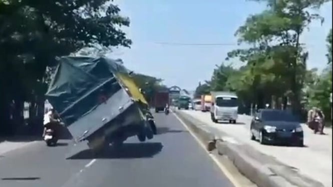 Fenomena aksi truk oleng yang viral