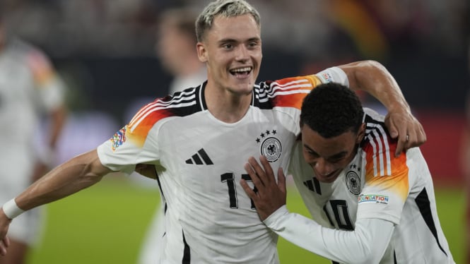 Pemain Timnas Jerman Jamal Musiala dan Florian Wirtz rayakan gol