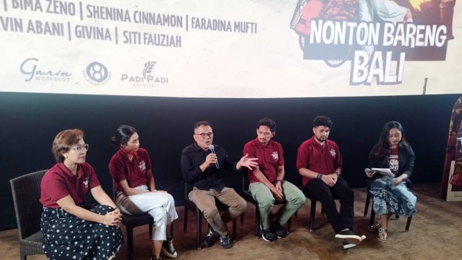 Sutradara Garin Nugroho dan pemain film Tepatilah Janji saat menggelar konferensi pers di Cinema XXI Beach Walk Bali