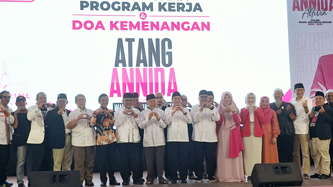 Pasangan calon wali kota Bogor Atang Trisnanto dan calon wakilnya Annida Allivia meluncurkan program kerja Bogor Nyaman yang akan direalisasikannya jika terpilih di Pilkada 2024, Minggu, 8 September 2024.