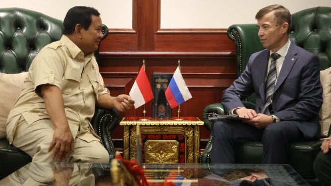 Menteri Pertahanan (Menhan) RI Prabowo Subianto menerima kunjungan kehormatan Duta Besar Federasi Rusia untuk Republik Indonesia, H.E. Mr. Sergei Gennadievich Tolchenov (sumber: Biro Humas Setjen Kemhan)