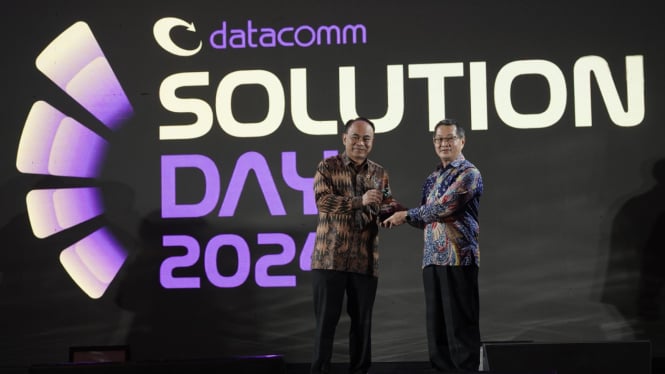 Menkominfo Budi Arie Setiadi dan Direktur Utama Datacomm Diangraha, Tan Wie Tjin di Jakarta, Selasa, 10 September 2024.