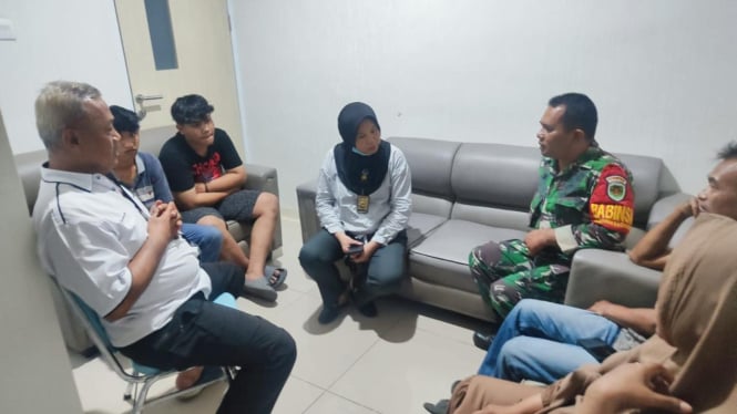 Polisi mrnyelidiki tawuran yang menewaskan siswa di Bogor. VIVA/Muhammad AR