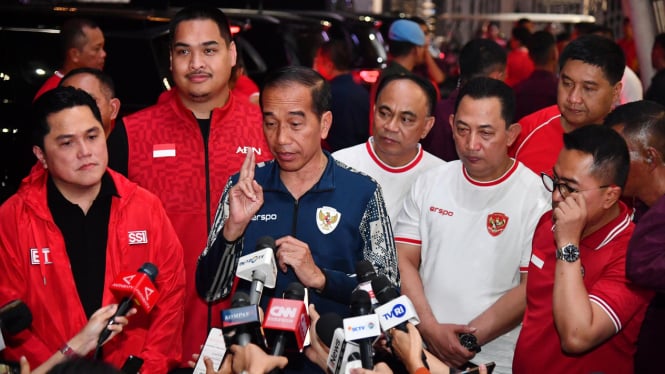  Presiden Jokowi Usai Pertandingan Indonesia Melawan Australia di GBK