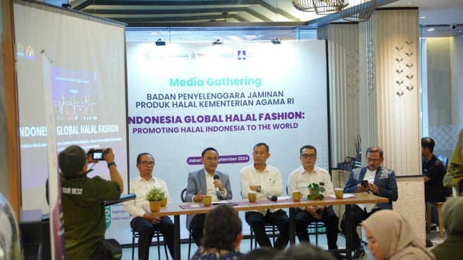 Sebagai langkah strategis, BPJPH memperkenalkan *Indonesia Global Halal Fashion* (IGHF).