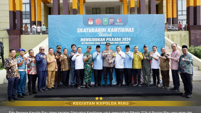 Tiga bakal paslon di Pilgub Riau 2024 bertemu di Mapolda Riau.