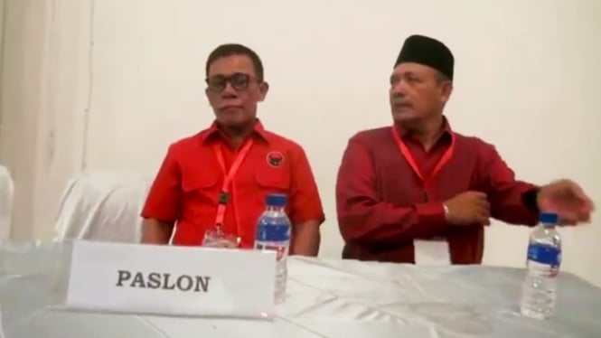 Masinton Pasaribu-Mahmud saat mendaftar ke KPU Tapteng.(tangkap layar)