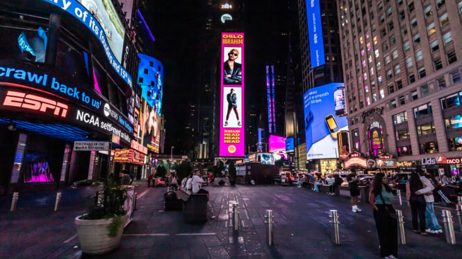 Oslo Ibrahim di Times Square New York