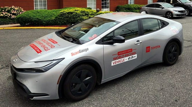 Toyota Prius LE yang pecahkan rekor dunia