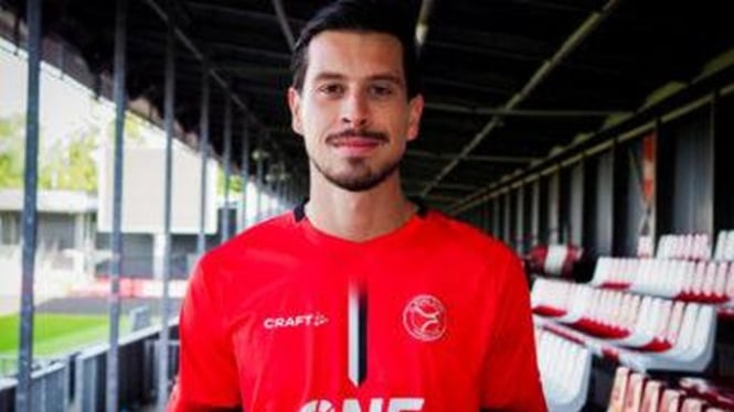 Thom Haye resmi gabung Almere City