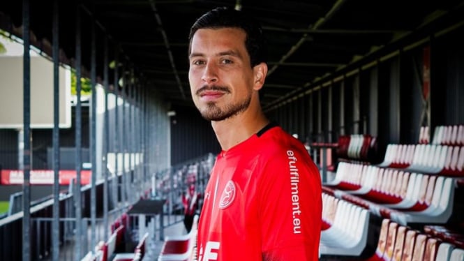 Thom Haye resmi gabung Almere City