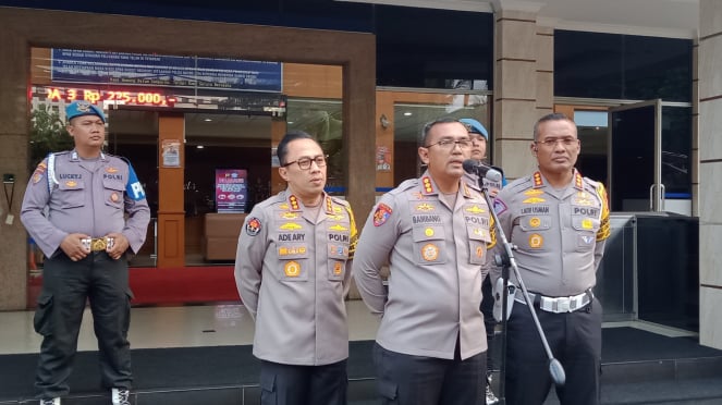 El comisionado de policía Bambang Satriawan, jefe de la División de Seguridad y Profesionales de la Policía Metro Jaya,