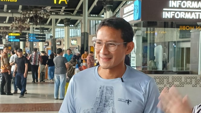 Menteri Pariwisata dan Ekonomi Kreatif (Menparekraf), Sandiaga Uno di Terminal 1 Bandara Soetta, Tangerang