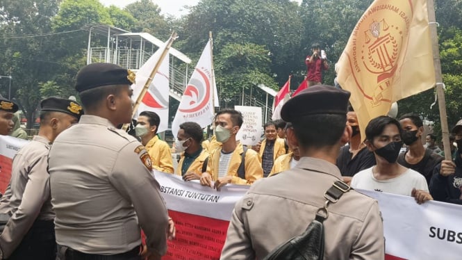 Aksi unjuk rasa Aliansi Mahasiswa Jakarta.