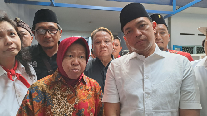 Risma dan Gus Hans bertemu relawan di Malang.