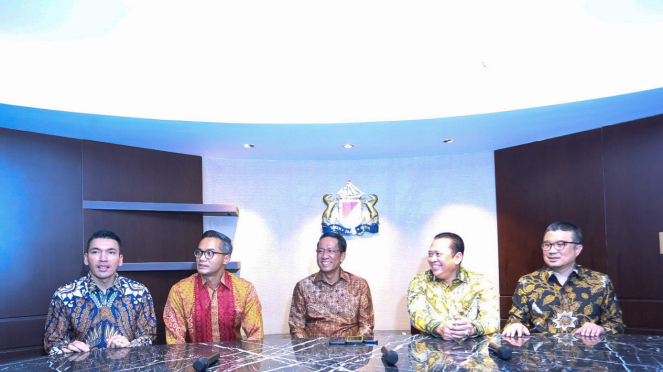 Anindya Bakri, presidente general de Kadin, seminario de Kadin con el ministro de Derecho y Derechos Humanos, Suprathman Andi Agtas.