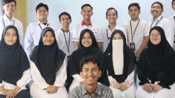 Pengajar program kuliah tanpa tes