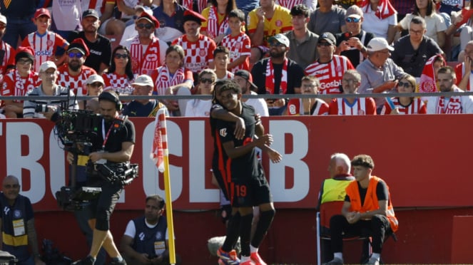 Los futbolistas del Barcelona celebran el gol de Lamin Yamal