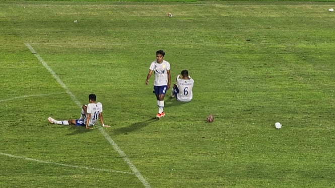 Pemain Aceh usai dikalahkan Jatim di semifinal PON 2024. VIVA/Dani Randi