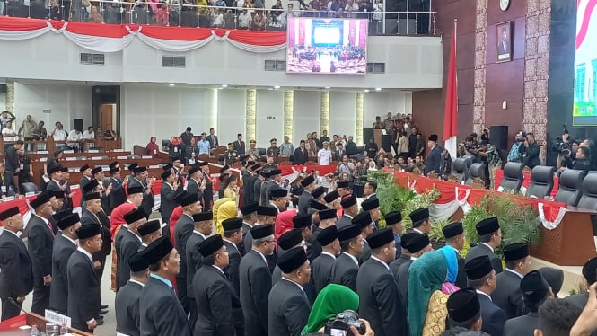 Pelantikan 98 anggota DPRD Sumut masa jabatan 2019-2024.(B.S.Putra/VIVA)