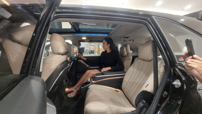 Toyota Innova Zenix Altera Essential Package dari Lombardi