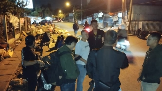 Satreskrim Polresta Bogor Kota menyelidiki pungli preman di Pasar Tumpah di Kota Bogor. VIVA/Muhammad AR