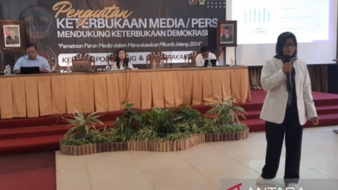 Pegiat Mafindo Niken Setyawati pada acara dialog bersama Persatuan Wartawan Indonesia (PWI) Kota Surakarta bertajuk Media, Informasi, dan Pilkada 2024 di Solo, Jawa Tengah, Selasa, 17 September 2024.