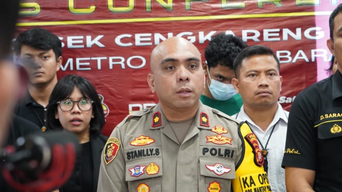 Dalam insiden tersebut, MA diduga membacok remaja berinisial MR (17), yang mengalami luka serius di bagian mulutnya.