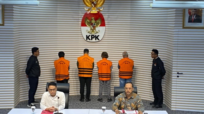 KPK tahan empat orang tersangka dalam dugaan kasus korupsi pengadaan tanah di Rorotan Jakarta Utara