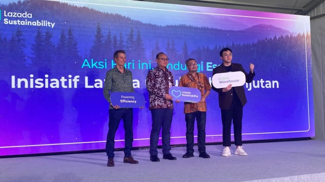 Peresmian panel surya di Gudang Utama Lazada Depok