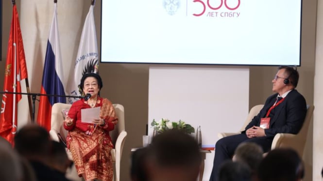 Presiden kelima RI Megawati Soekarnoputri dalam pidatonya di hadapan rektor universitas se-Rusia di Kampus St. Petersburg University (SPBU), Rusia, Rabu, 18 September 2024.