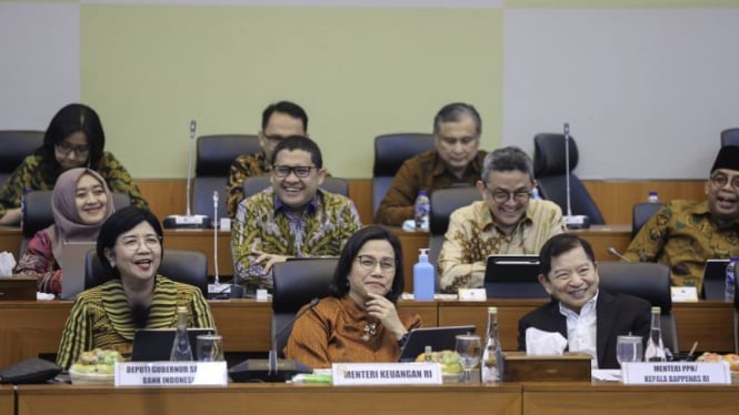 Menteri Keuangan Sri Mulyani dan Kepala Bappenas membahas APBN 2025 di DPR