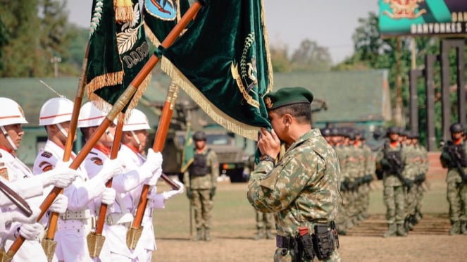 VIVA Militer: Sertijab Komandan Brigif 18 Trisula Kostrad