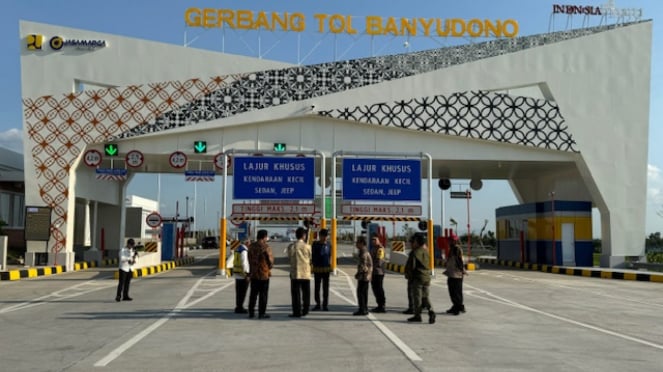 Presidente Jokowi abre rodovia com pedágio Yogyakarta-Solo I Kartasura-Klaten no pedágio de Banyudono