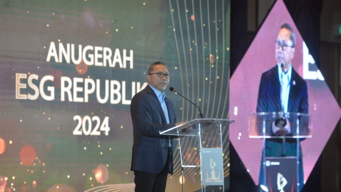 Menteri Perdagangan Zulkifli Hasan di Anugerah ESG Republika 2024