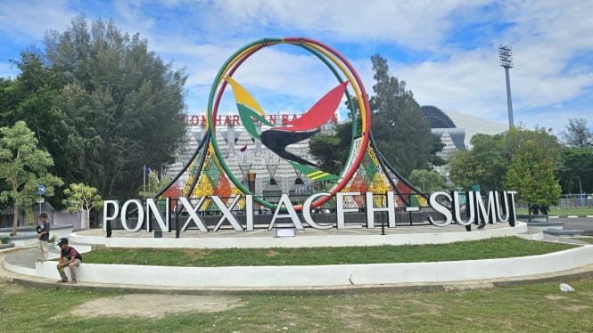 Tugu PON XXI Aceh Sumut yang berada di depan stadion Harapan Bangsa, Banda Aceh. VIVA/Dani Randi