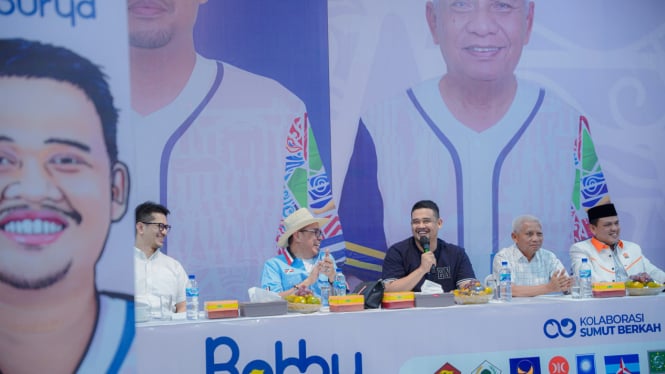 Bacalon Gubernur Sumut, Bobby Nasution dan Hinca Panjaitan saat memimpin rapat tim pemenangan.(istimewa/VIVA)