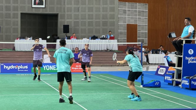 pasangan Indonesia di turnamen Hydroplus Indonesia Para Badminton International 2024 di Edutorium UMS.