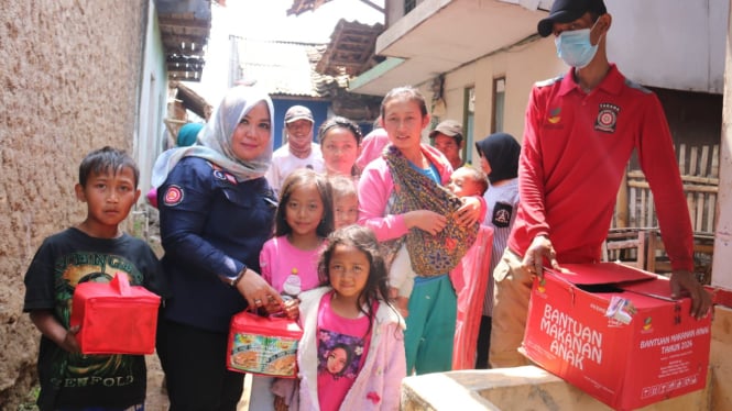 Kemensos menyalurkan bantuan bagi korban gempa Bandung