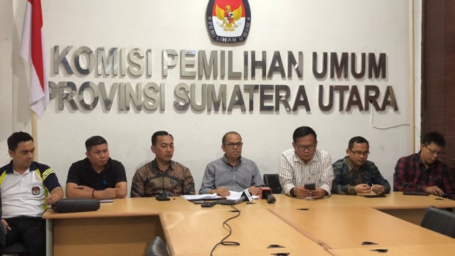 KPU Sumut gelar jumpa pers penetapan paslon Gubernur dan Wakil Gubernur Sumut.(B.S.Putra/VIVA)