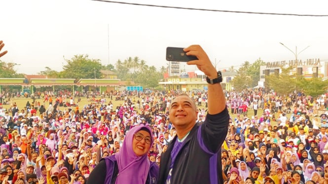 Intan Nurul Hikmah bersama Ahmed Zaki Iskandar