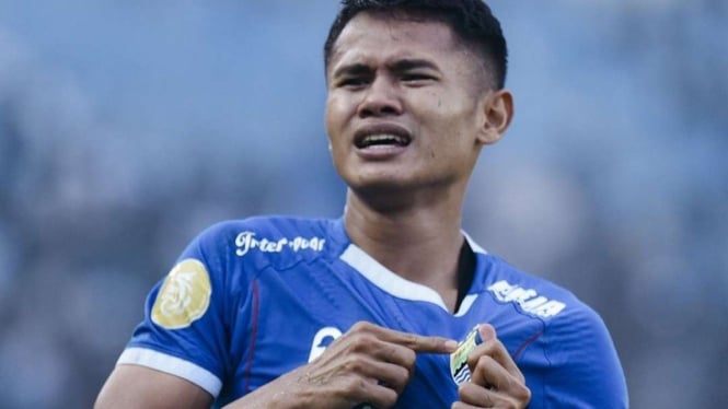 Pemain Persib Bandung Dimas Drajad rayakan gol