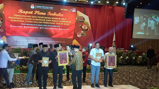 KPU Sumut menggelar pengundian dan penetapan nomor urut dua pasangan Calon Gubernur dan Wakil Gubernur Sumut dalam Pemilihan Tahun 2024.(B.S.Putra/VIVA)