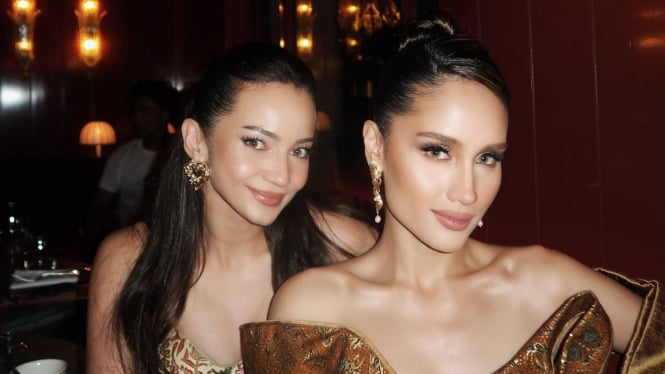 Enzy Storia dan Cinta Laura sukses kembali tampil di Paris Fashion Week.